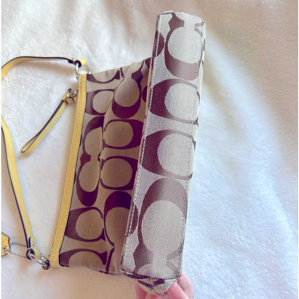 GUC Coach F13674 signature stripe canvas shoulder bag in khaki & yellow 🤎💛 - Picture 5 of 11